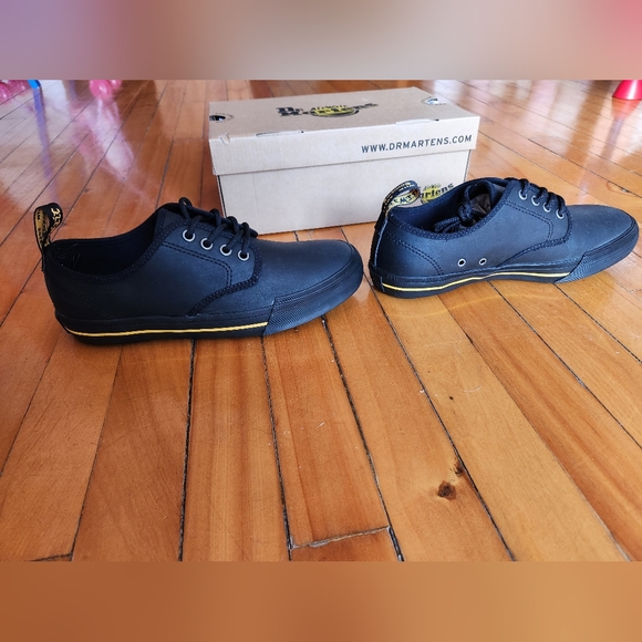 Dr. MARTENS Original unisex new shoes - Picture 5 of 9